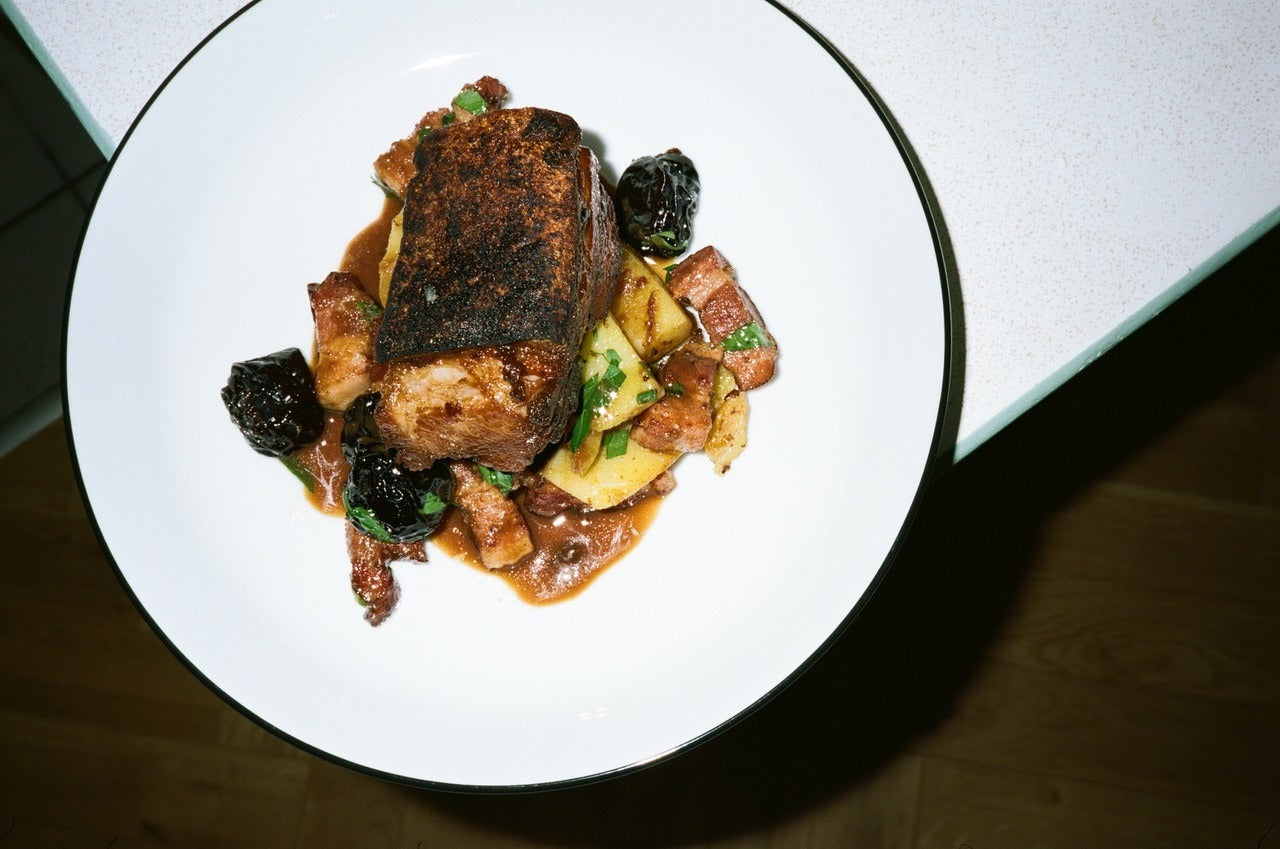 Knuspriger Schweinebauch Schnitz und Drunter